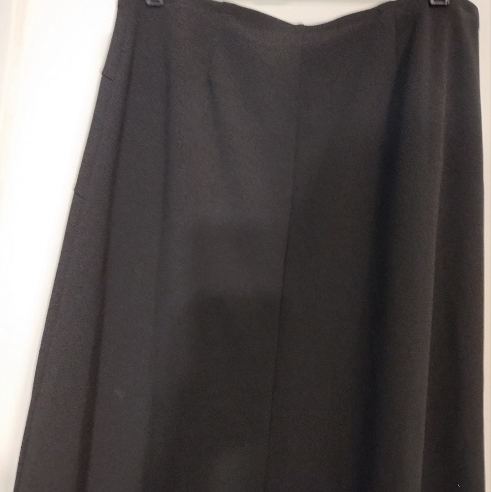 Basic Black Maxi NYCC skirt - Picture 3 of 4